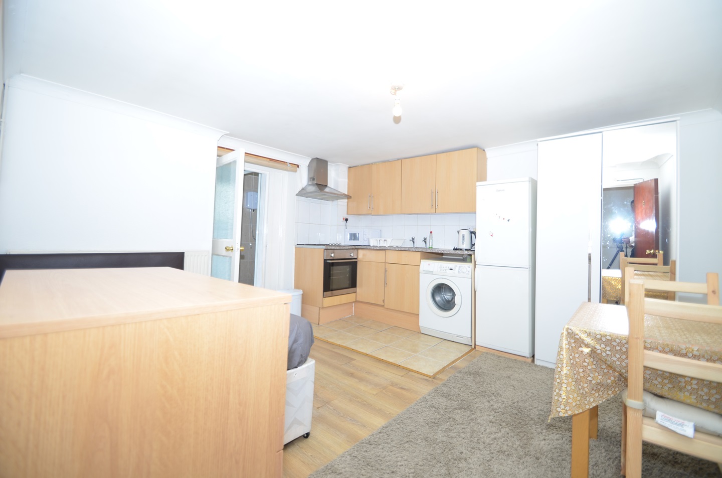 London Studio Flat, Mildenhall Road, E5 To Rent Now for £1,000.00 p/m