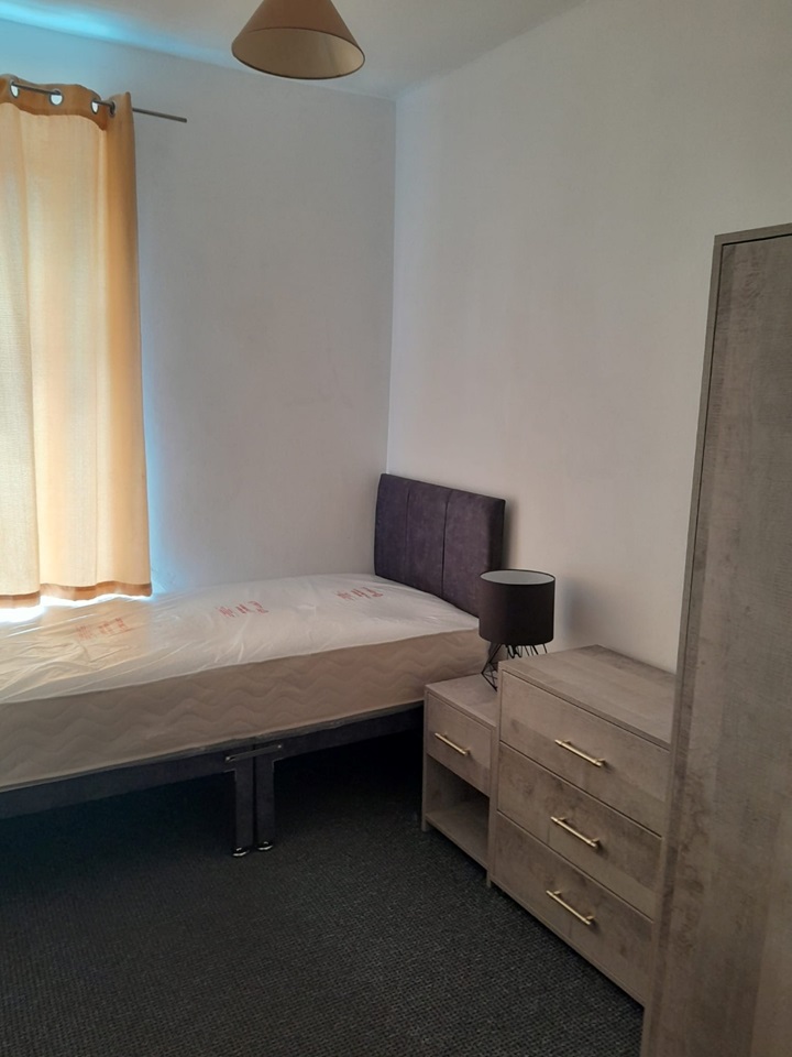 Burnley Room in a Shared House, Thurston Street, BB11 To Rent Now