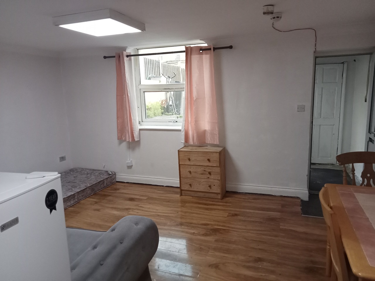 Dover Studio Flat, Folkestone Road, CT17 To Rent Now for £650.00 p/m