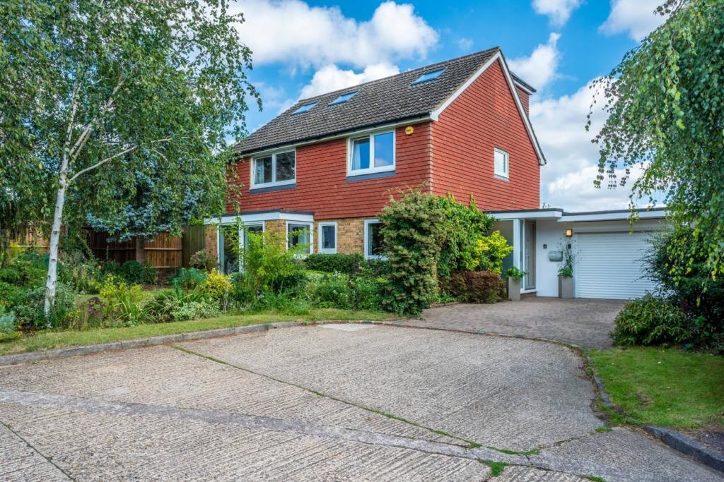 Knebworth 5 Bed Detached House, Bell Close, SG3 To Rent Now for £