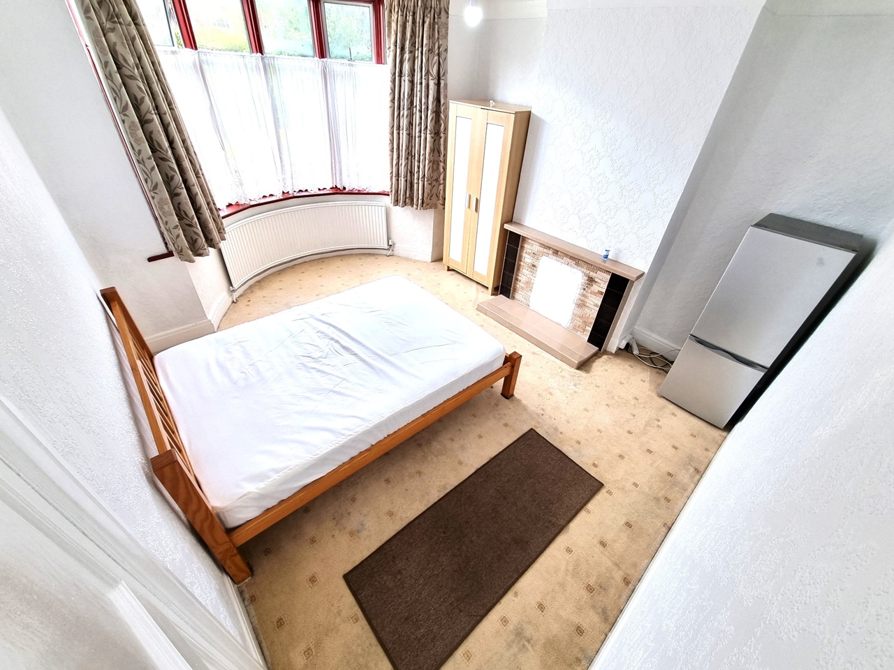 Romford Room in a Shared House, Heath Park Road, RM2 To Rent Now for £650.00 p/m