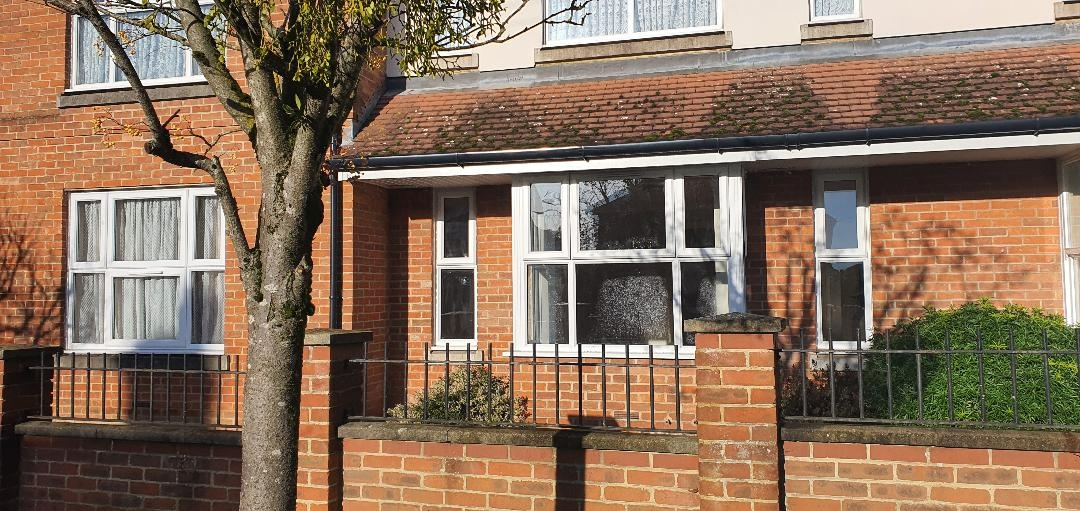 High Studio Flat, Brunswick Place, HP13 To Rent Now for £