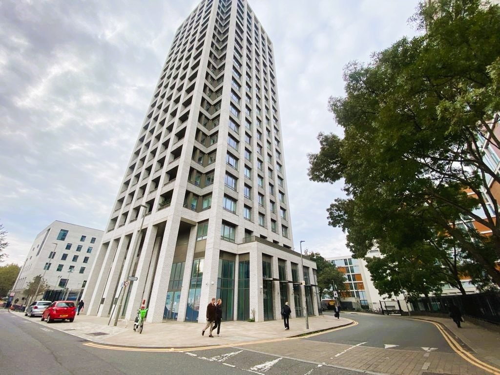 London 2 Bed Flat, Duval House, SW11 To Rent Now for £2,950.00 p/m