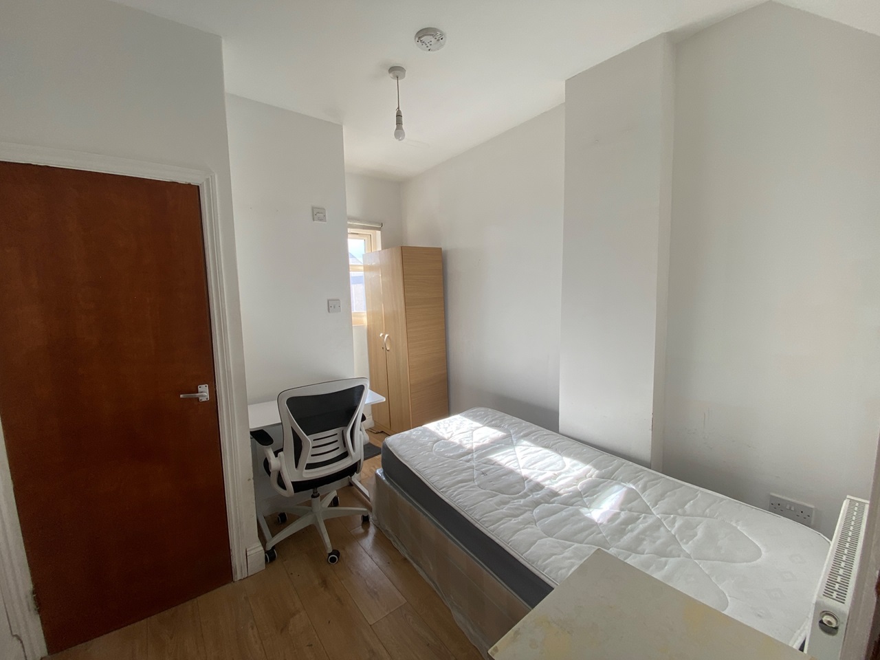 Ilford Studio Flat, Eastern Avenue, IG2 To Rent Now for £800.00 p/m