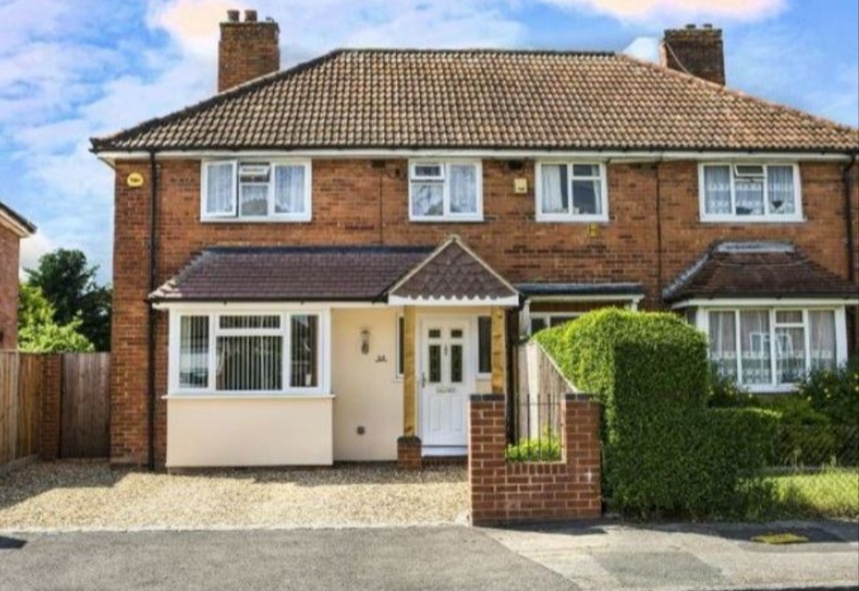 Reading Room in a Shared House, Tavistock Road, RG2 To Rent Now for