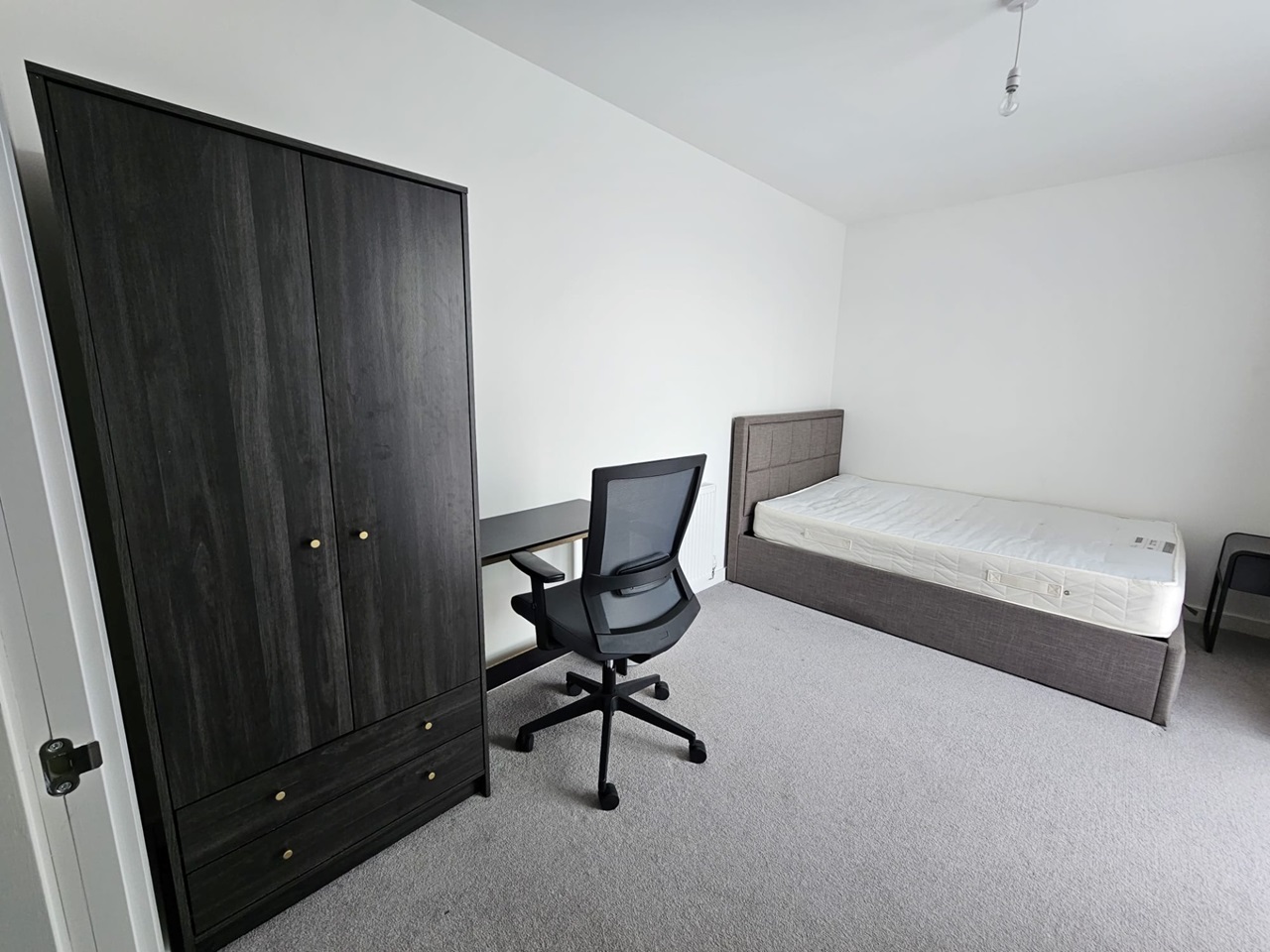 Northolt Room in a Shared Flat, Chantilly House, UB5 To Rent Now