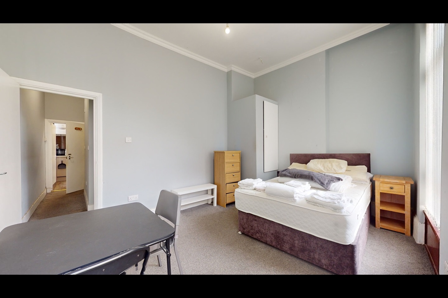 London Studio Flat, Bridge Road, W2 To Rent Now for £2,000.