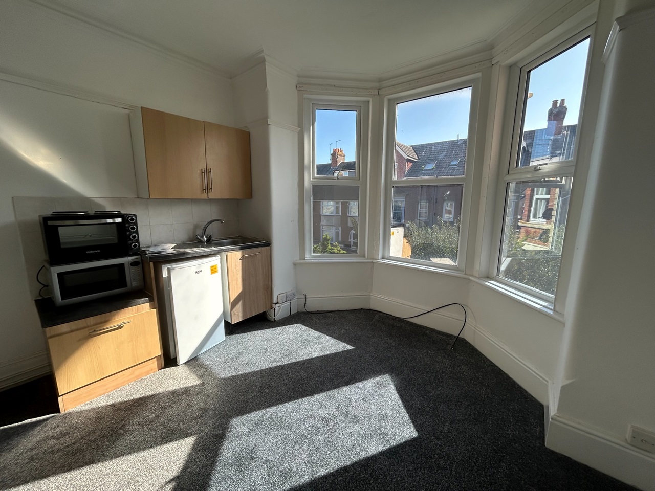 Weymouth Studio Flat, Abbotsbury Road, DT4 To Rent Now for £550.00 p/m