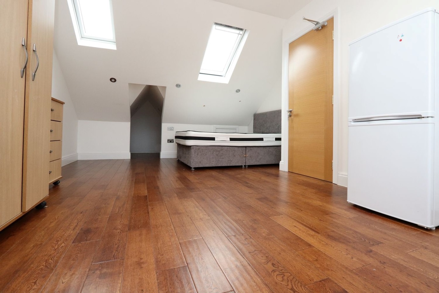 London Studio Flat, Romford Road, E15 To Rent Now for £1,500.00 p/m