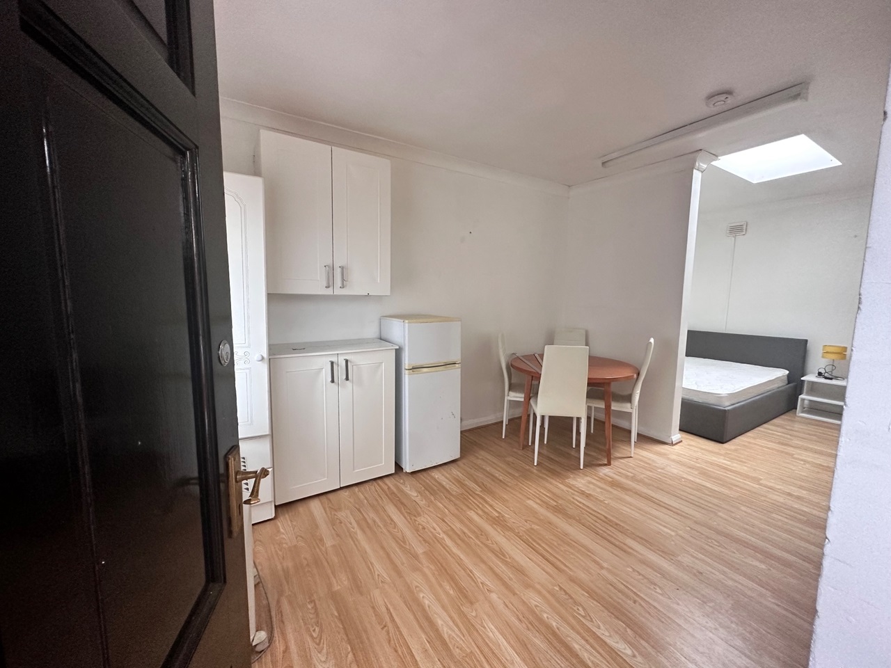 Morden Studio Flat, Martin Way, SM4 To Rent Now for £1,100.00 p/m