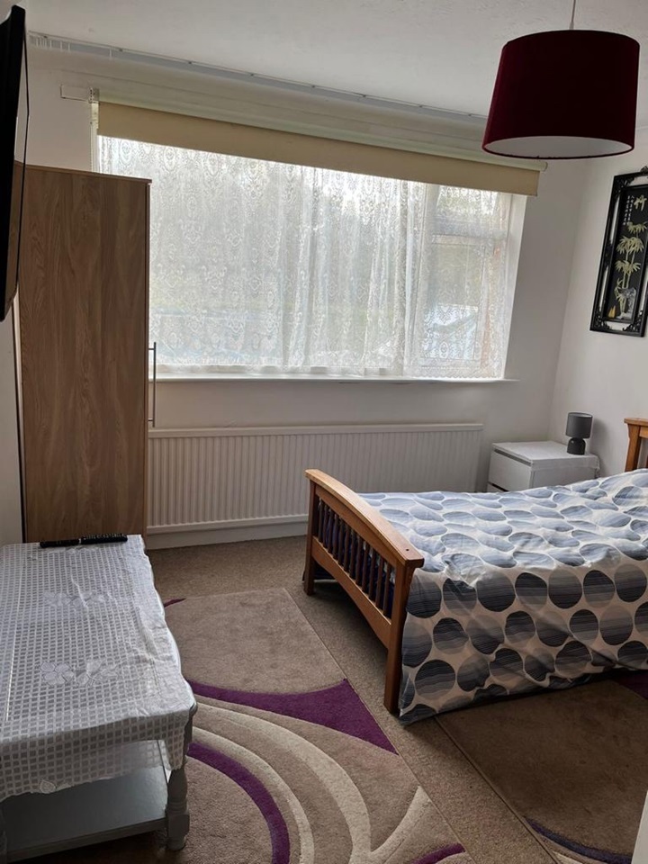 Bournemouth Room in a Shared House, Kinson Road, BH10 To Rent Now