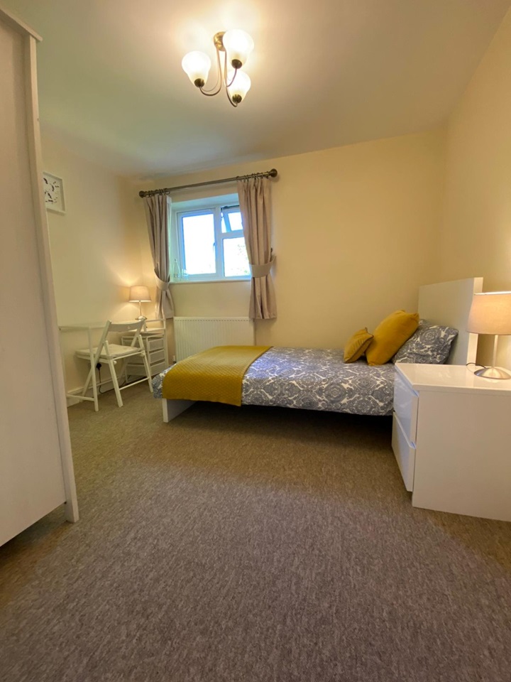 Ruislip Room in a Shared House, Mount Pleasant, HA4 To Rent Now for