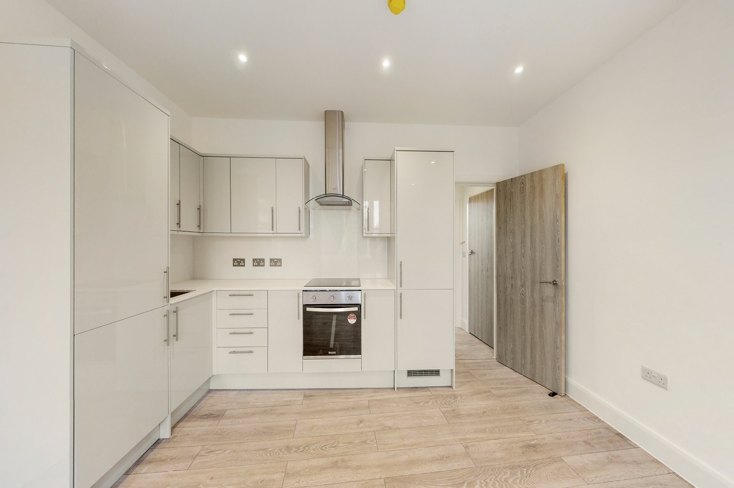 Bushey 1 Bed Flat, Bushey Grove Road, WD23 To Rent Now for £1,378.