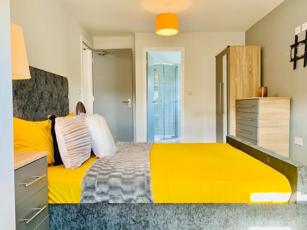 Corby Room in a Shared House, Deben Road, NN17 To Rent Now for £780