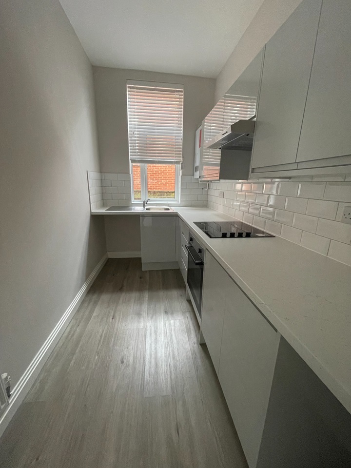 Bournemouth 1 Bed Flat, Southbourne Road, BH6 To Rent Now for £995.