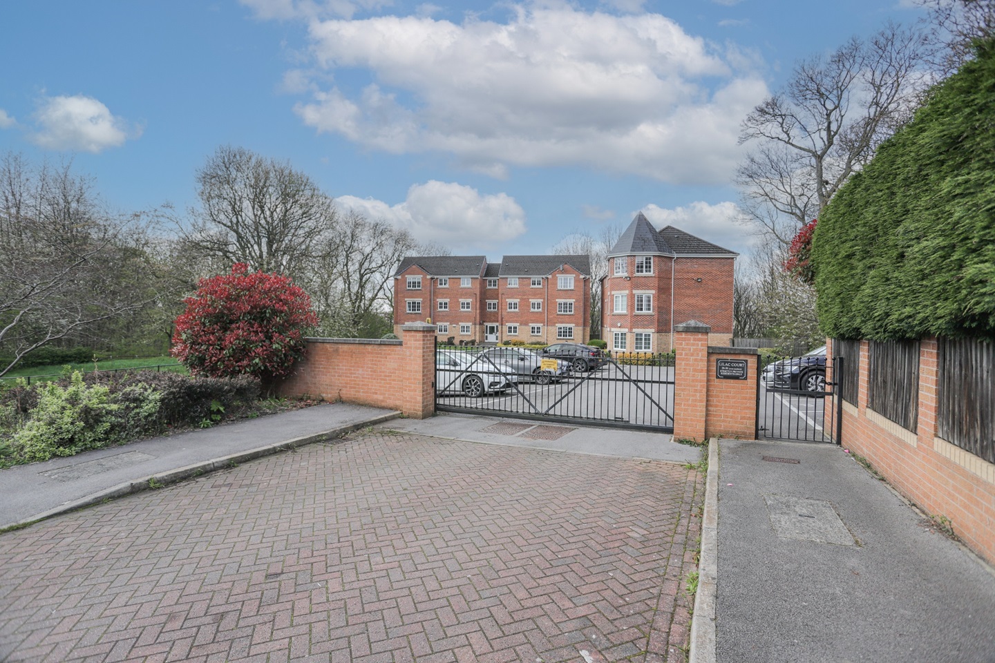 Leeds 2 Bed Flat, Lilac Court, LS14 To Rent Now for £975.00 p/m