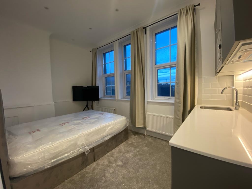 London Studio Flat, Wandsworth High Street, SW18 To Rent Now for £