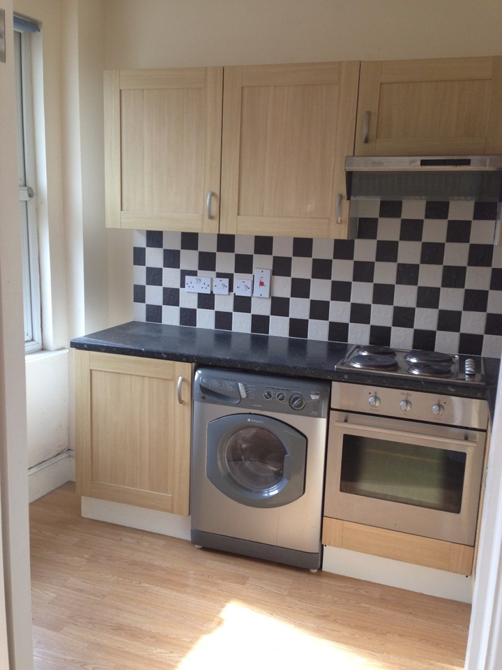 Edgware Studio Flat, Deansbrook Road, HA8 To Rent Now for £1,075.00 p/m