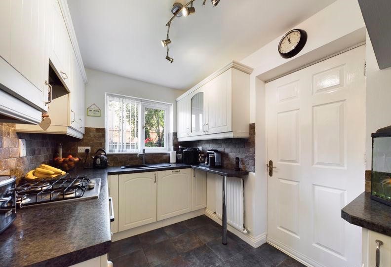 Aylesbury 3 Bed Detached House, Carnation Way, HP21 To Rent Now for £1,700.00 p/m