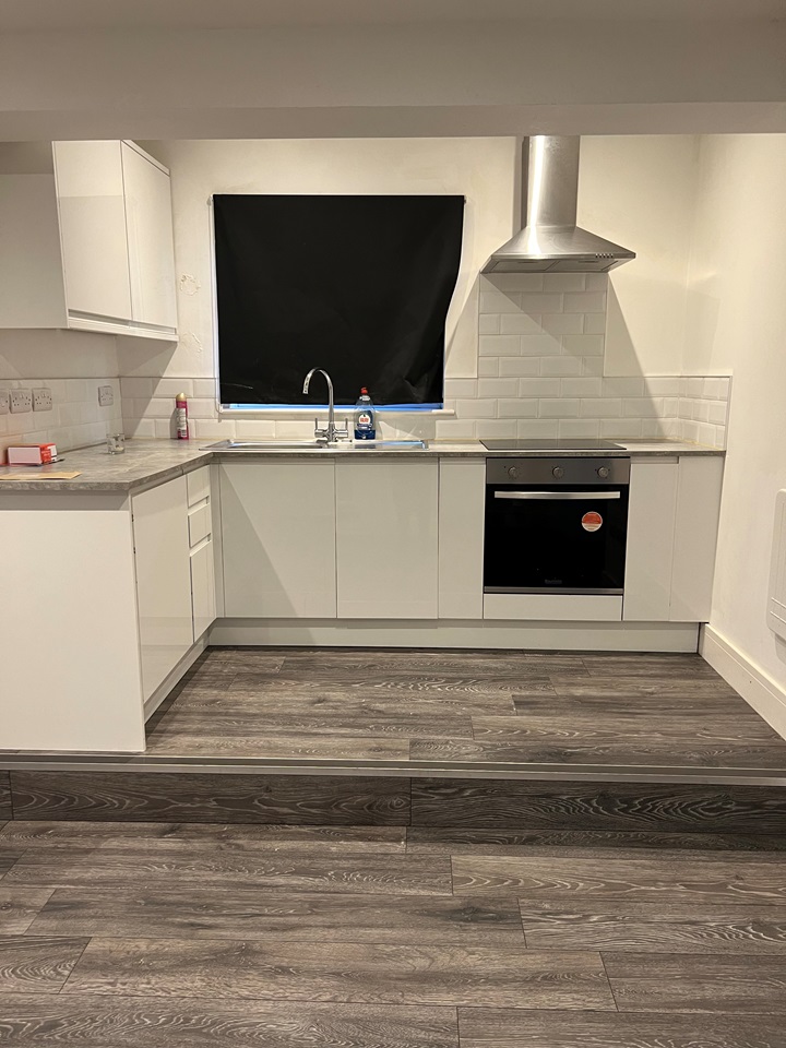 Weybridge Studio Flat, Church Street, KT13 To Rent Now for £900.00 p/m