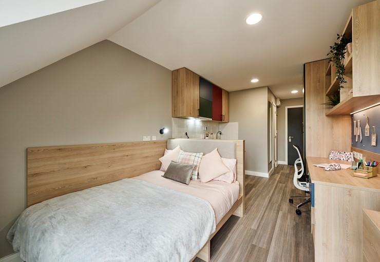 Oxford Studio Flat, Cowley Road, OX4 To Rent Now for £1,400.00 p/m