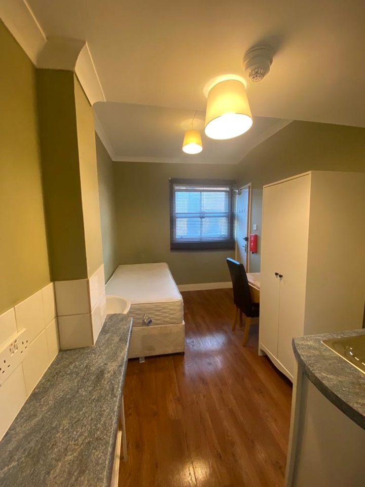 London Bedsit, Hogarth Road, SW5 To Rent Now for £869.00 p/m