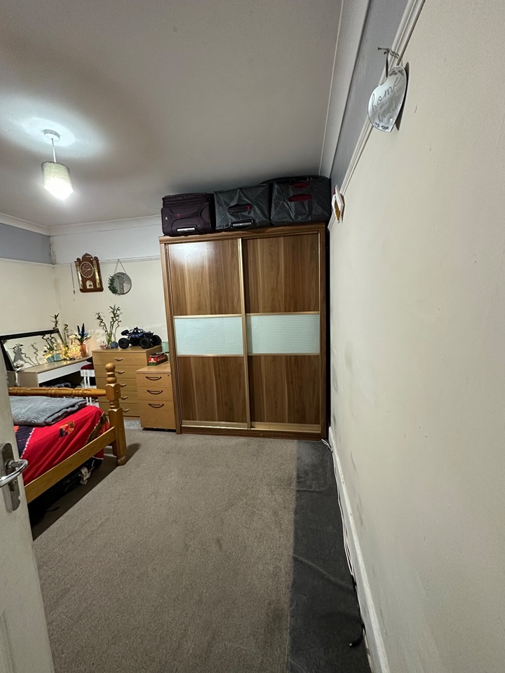 London Room in a Shared Flat, Burnham Estate Globe Road, E2 To Rent