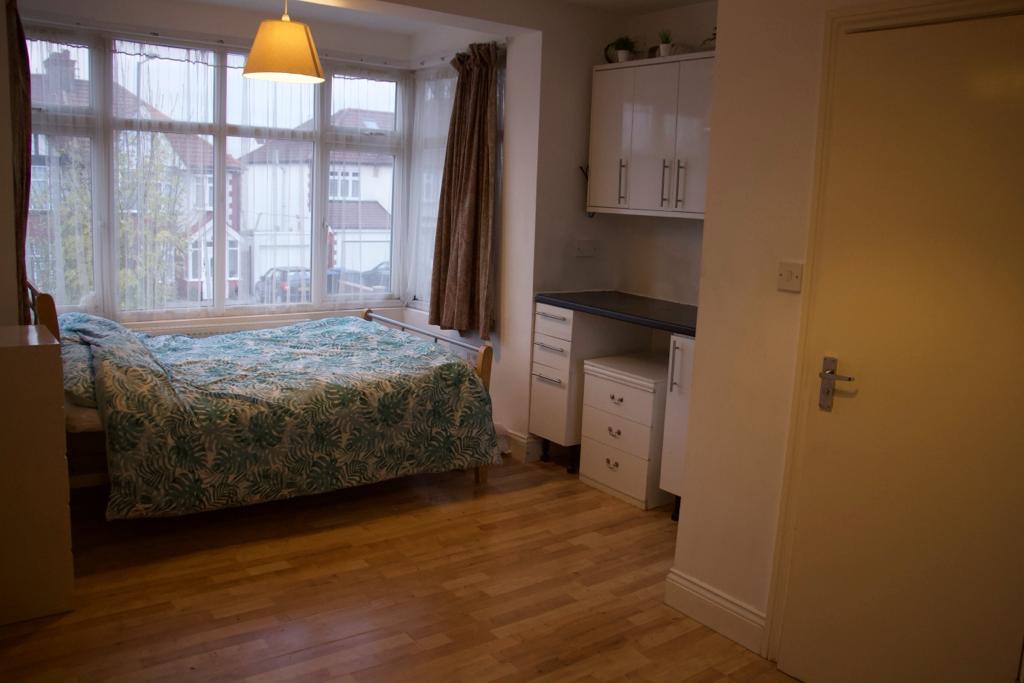 Wembley Room in a Shared House, Clarendon Gardens, HA9 To Rent Now