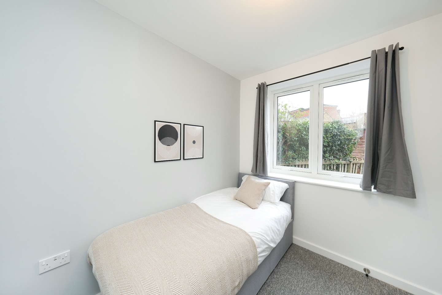 Feltham Room in a Shared House, Tennyson Close, TW14 To Rent Now