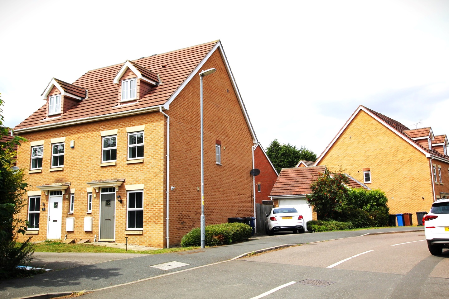 Wombwell, Barnsley 3 Bed SemiDetached House, Town Lands Close, S73