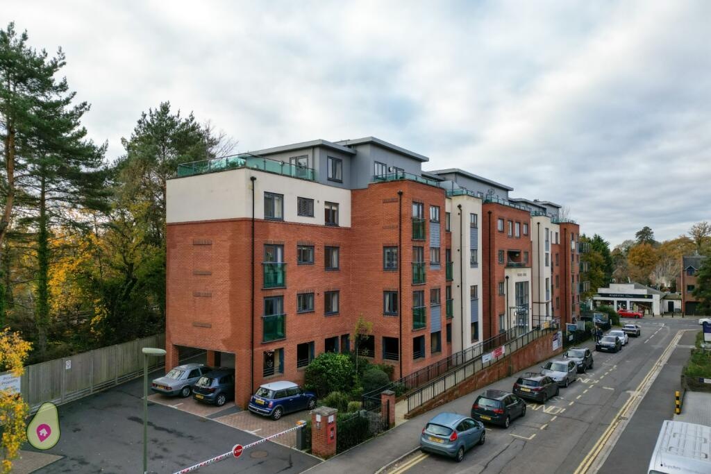 Camberley 1 Bed Flat, Stokes Lodge, GU15 To Rent Now for £1,100.00 p/m