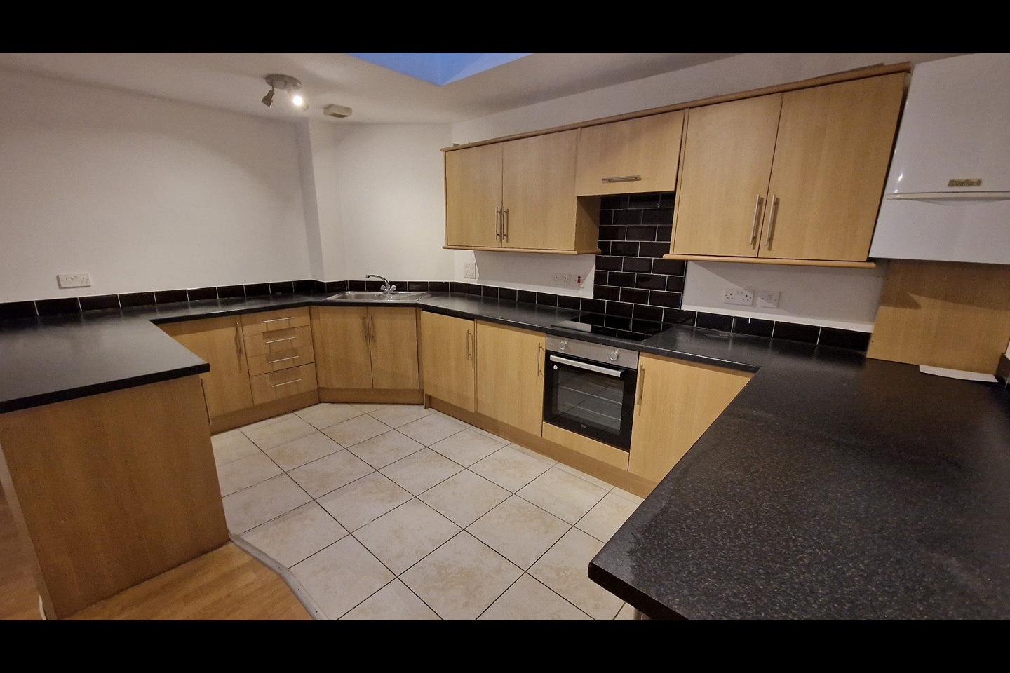 Ellesmere Port 2 Bed Flat, Meadow House, CH65 To Rent Now for £750.
