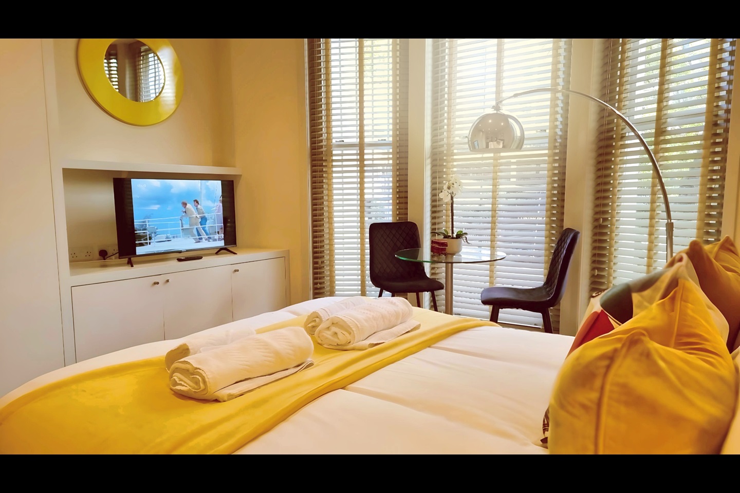 London Studio Flat, Ladbroke Grove, W11 To Rent Now for £1,795.00 p/m