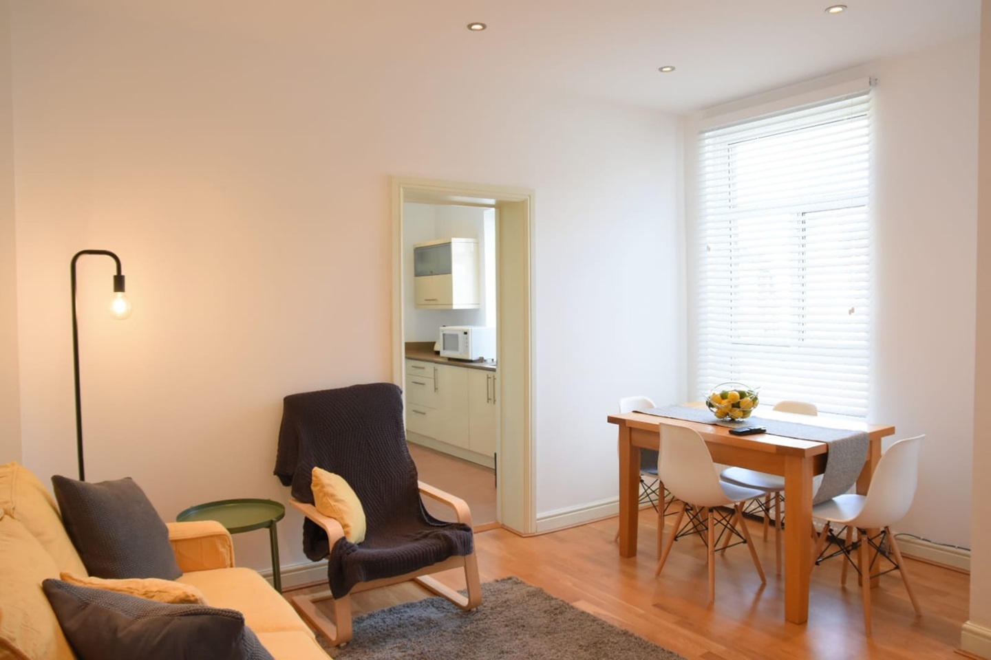 London 1 Bed Flat, Caversham Avenue, N13 To Rent Now for £1,350.00 p/m