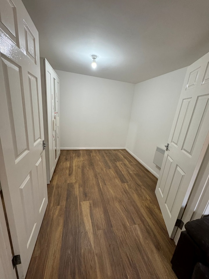 Mitcham 1 Bed Flat, Castleton Road, CR4 To Rent Now for £1,100.00 p/m