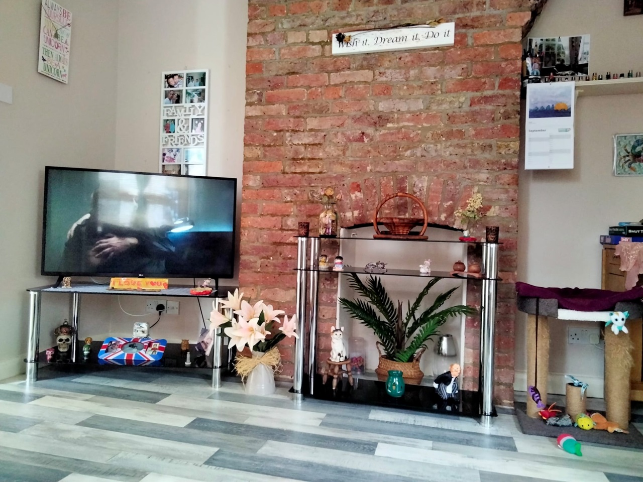 Bagshot 1 Bed Flat, High Street, GU19 To Rent Now for £975.00 p/m