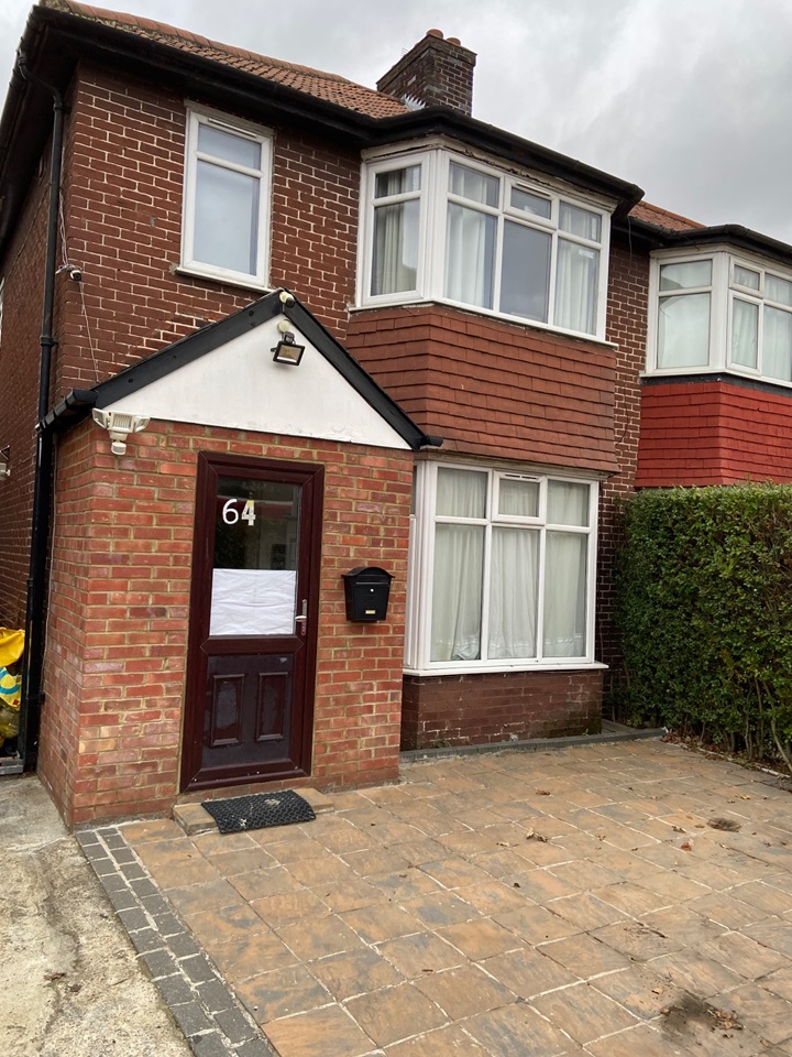 London Studio Flat, Pennine Drive, NW2 To Rent Now for £1,250.00 p/m