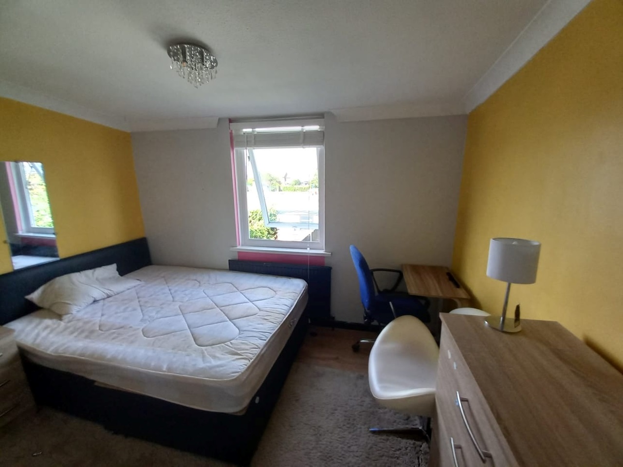 Essex Room in a Shared House, Aluric Close, RM16 To Rent Now for £