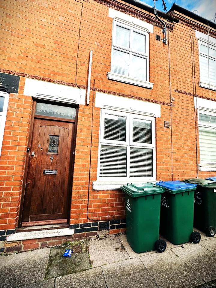 Coventry 2 Bed Terraced House, Longford, CV6 To Rent Now for £1,050