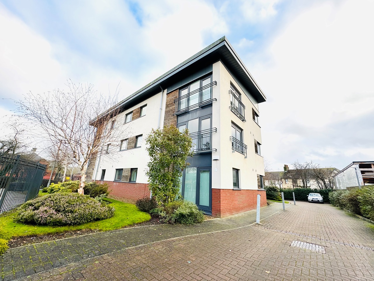 Rosyth, Dunfermline 2 Bed Flat, Parkgate, KY11 To Rent Now for £900