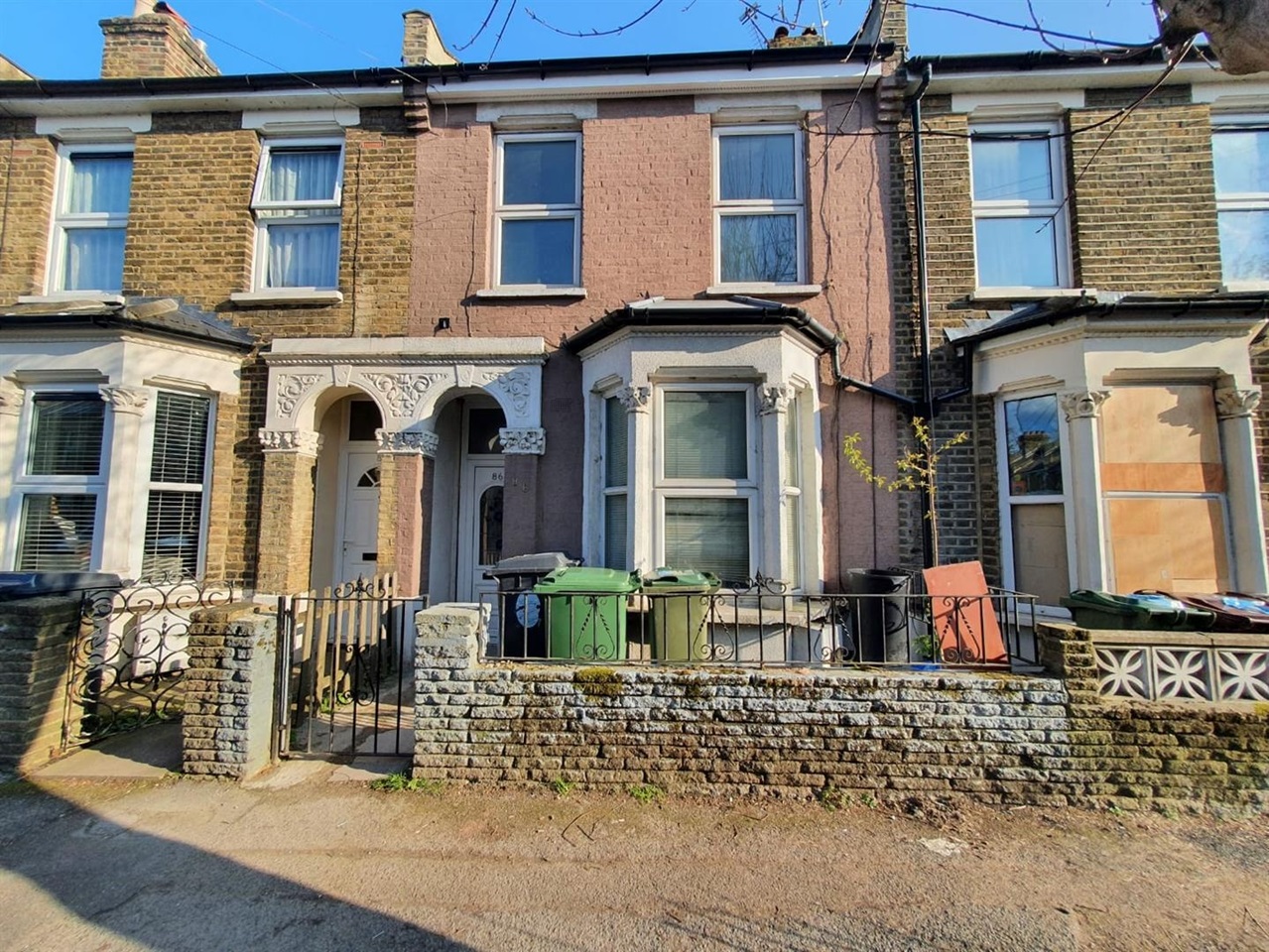 London Studio Flat, Clacton Rd, E17 To Rent Now for £1,000.00 p/m