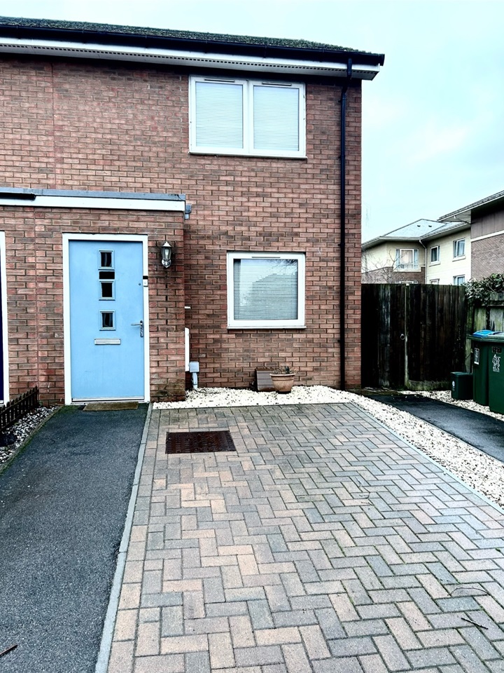 Aylesbury 2 Bed End Terrace, Cockton Road, HP19 To Rent Now for £