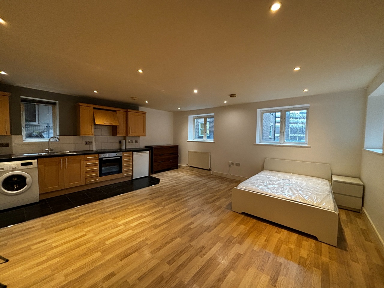 Luton Studio Flat, Auction House Courtyard, LU1 To Rent Now for £