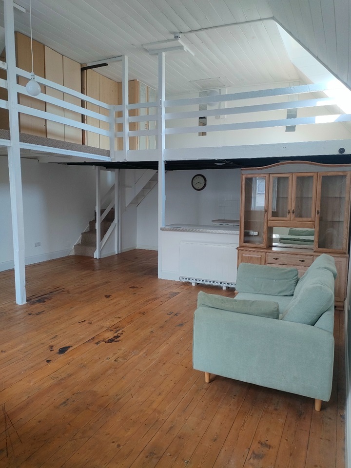 Torquay Studio Flat, Market Street, TQ1 To Rent Now for £525.00 p/m