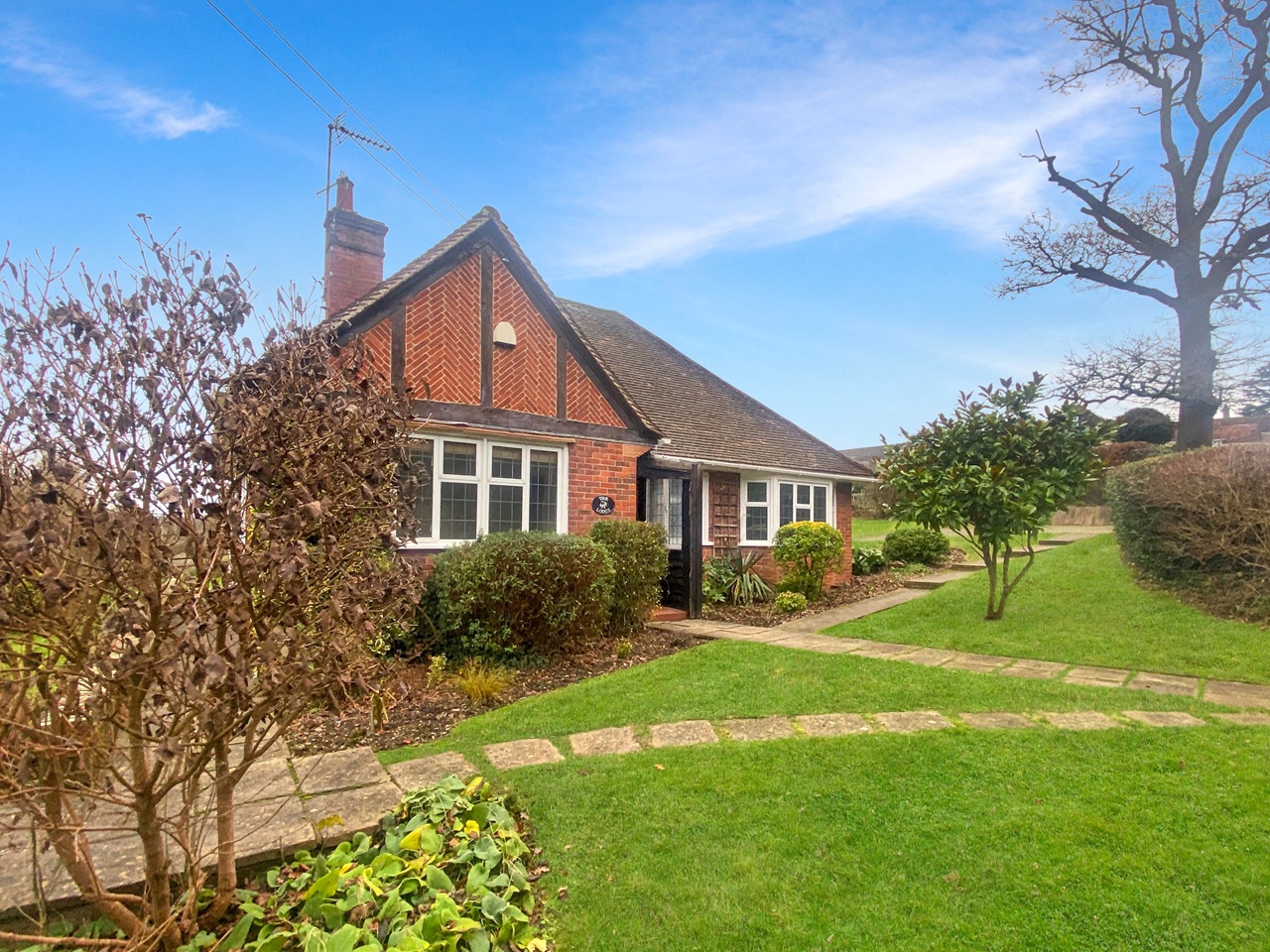 Chorleywood, Rickmansworth 3 Bed Bungalow, Hall Farm, WD3 To Rent