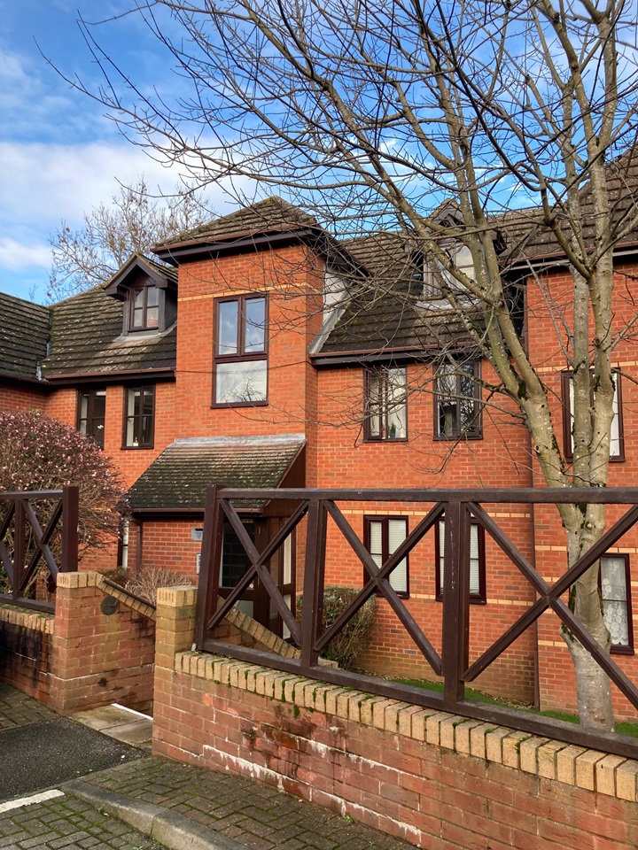 Harpenden 1 Bed Flat, Balfour Court, AL5 To Rent Now for £1,100.00 p/m