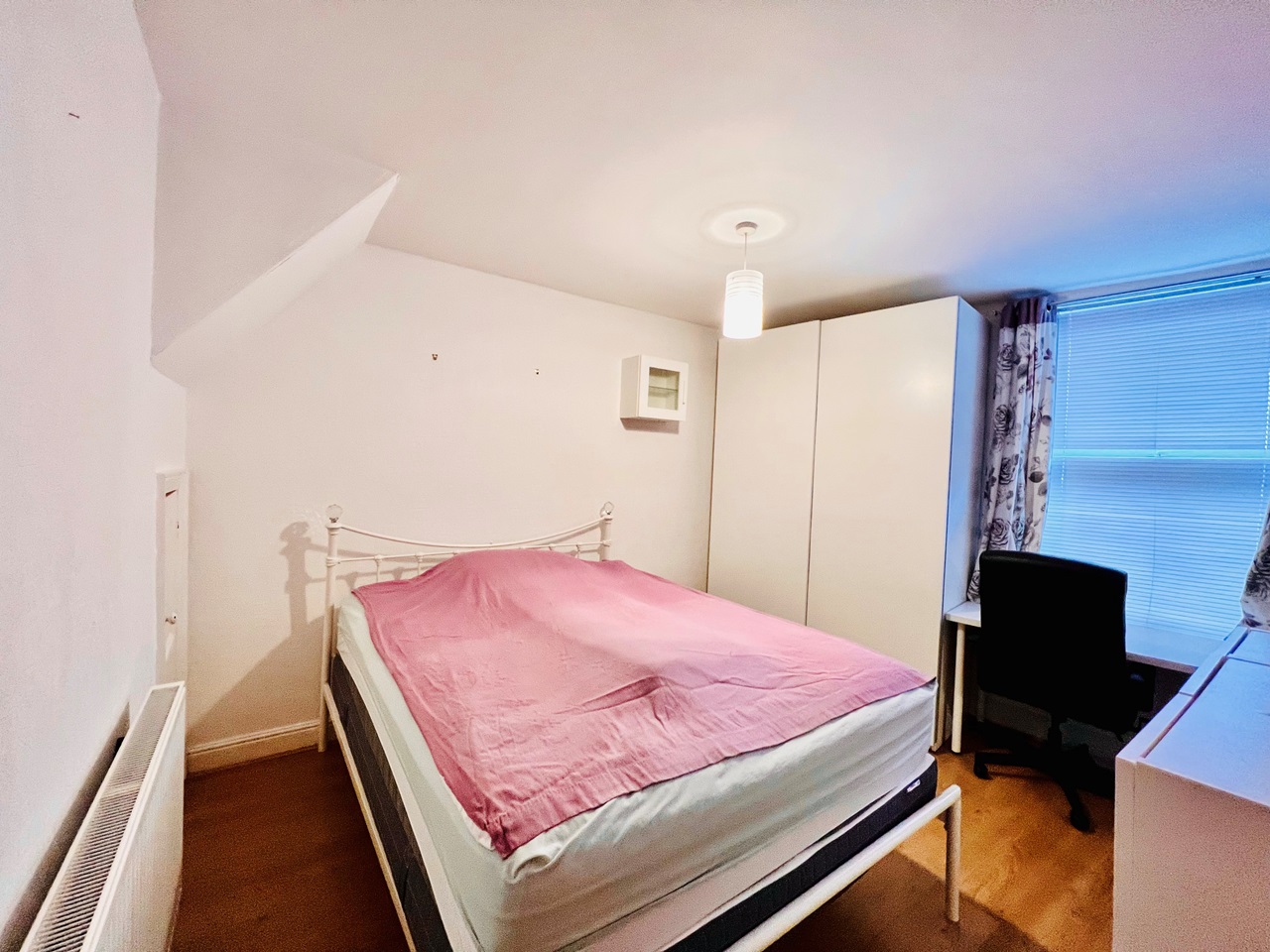 Nottingham Room in a Shared House, Trent Road, NG2 To Rent Now for £415.00 p/m