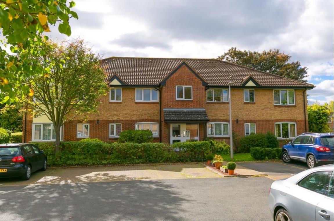 Shepperton 2 Bed Flat, Shepperton Court, TW17 To Rent Now for £