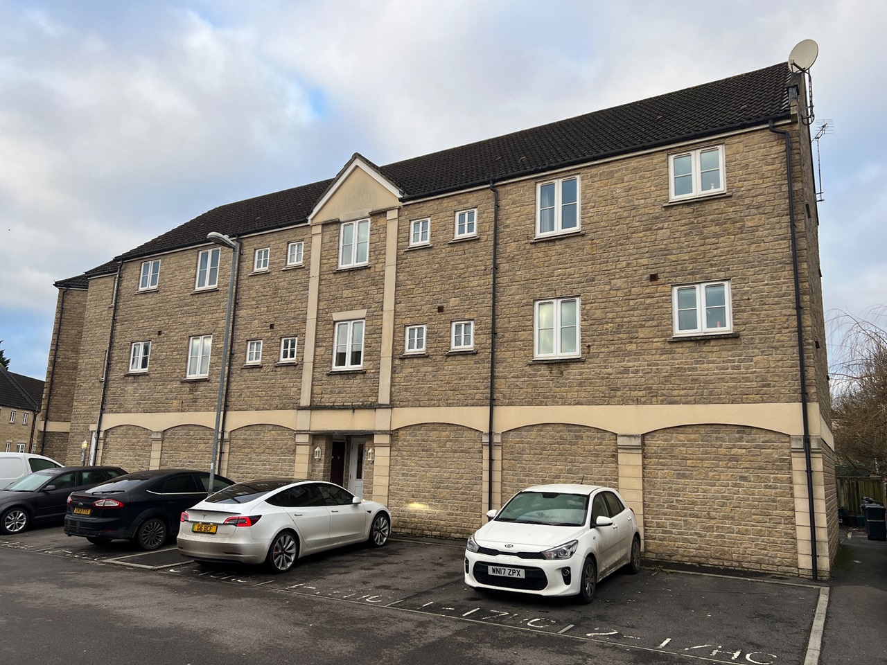 Frome 2 Bed Flat, Harris Close, BA11 To Rent Now for £995.00 p/m