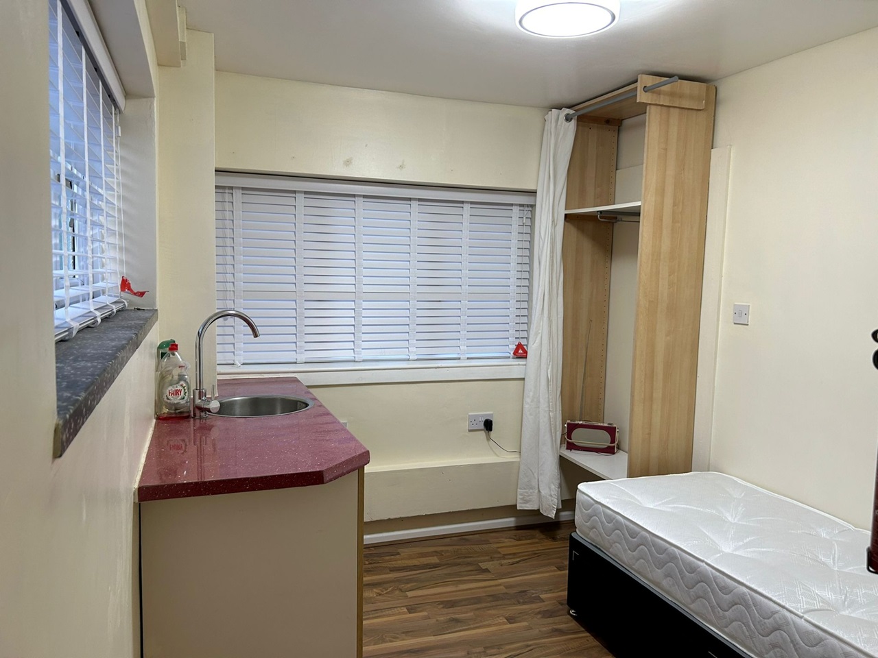 Solihull Room in a Shared House, Ravenswood Drive South, B91 To